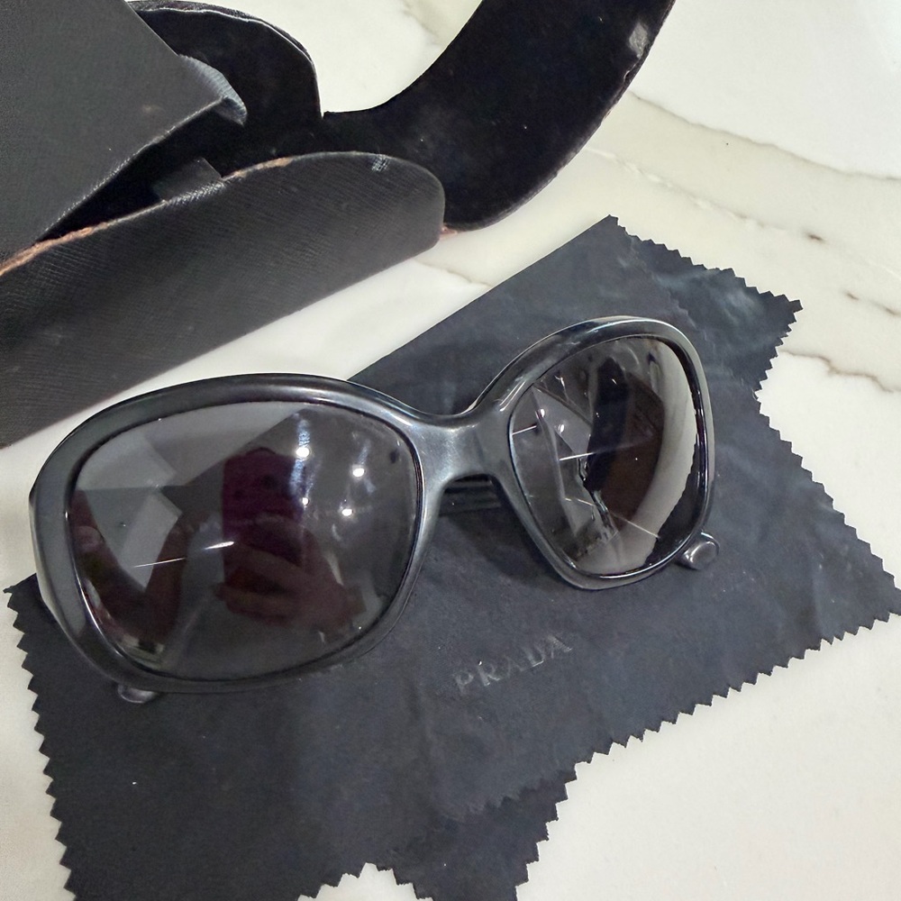 Prada Sunglass Model: SPR31N 58-16 1AB-5W1 135 3P Made in Italy Polarized W Case